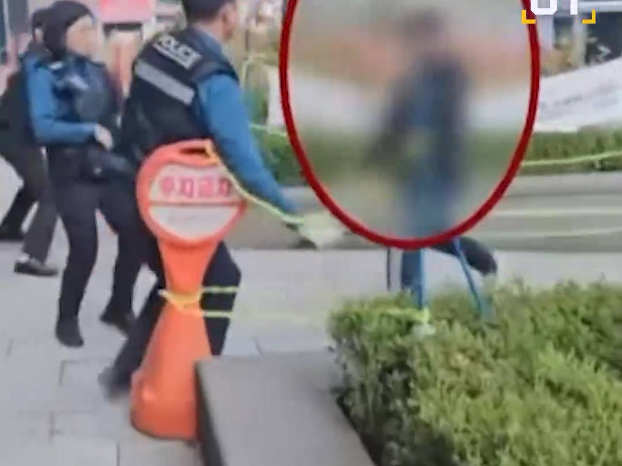 Пьяный россиянин напал с тесаком на полицейских в Южной Корее