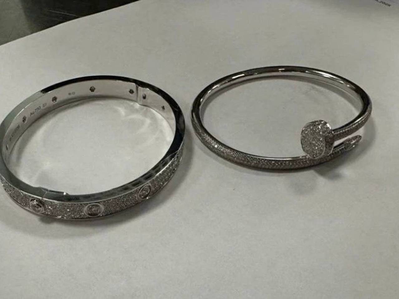 Россиянин вернулся на родину с люксовыми украшениями в носках и нарвался на уголовное дело