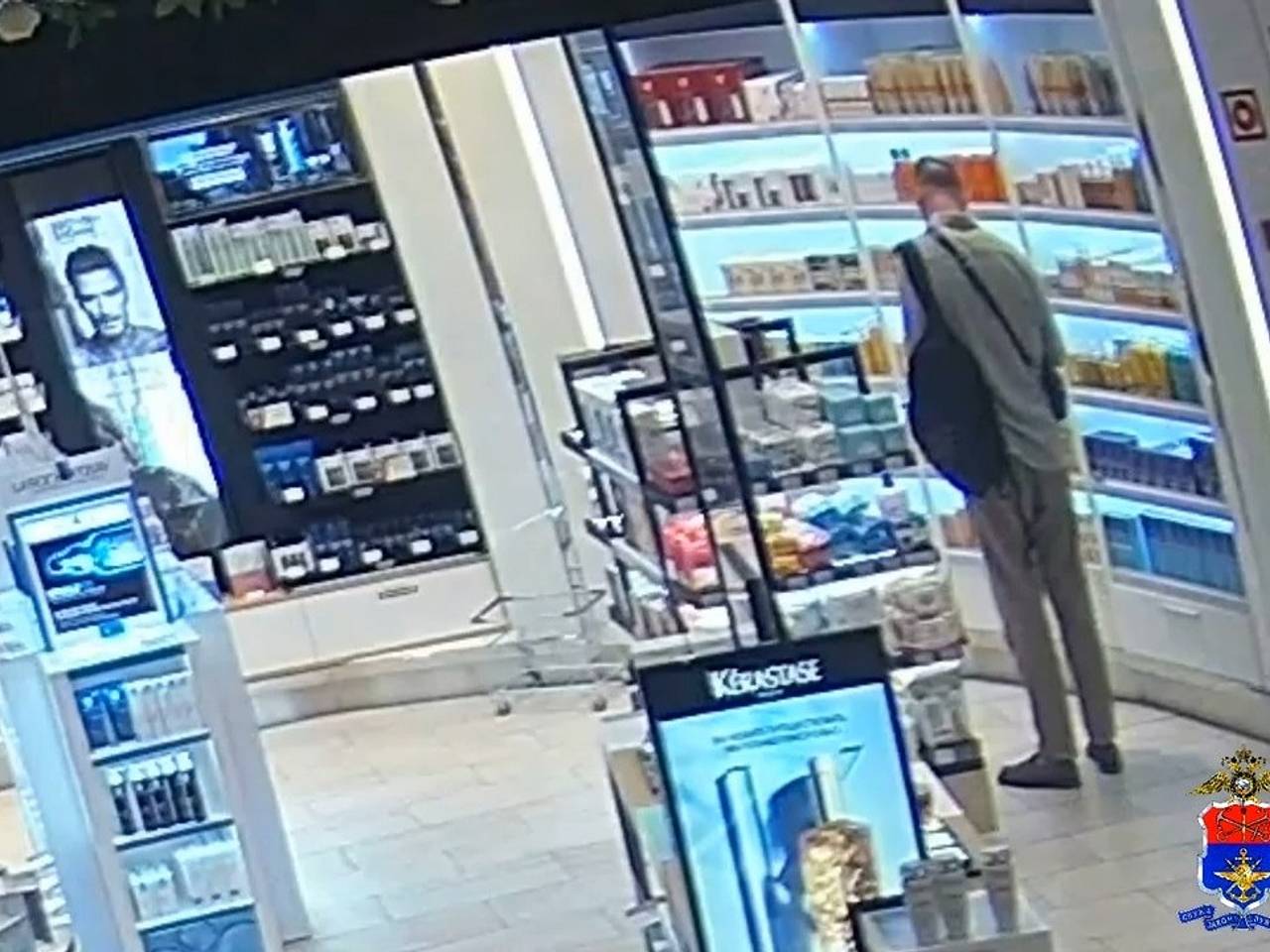 Россиянин украл из магазина duty free косметику на 40 тысяч рублей и попал на видео