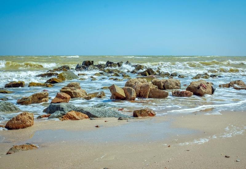 ТОП-21 место для отдыха на Азовском море: пляжи, курорты, серфинг