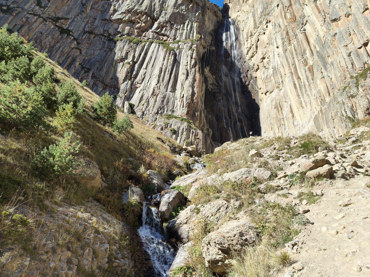 Экскурсия на Чегемские водопады, озеро Гижгит, перевал Актопрак Экскурсия на Чегемские водопады, озеро Гижгит, перевал Актопрак