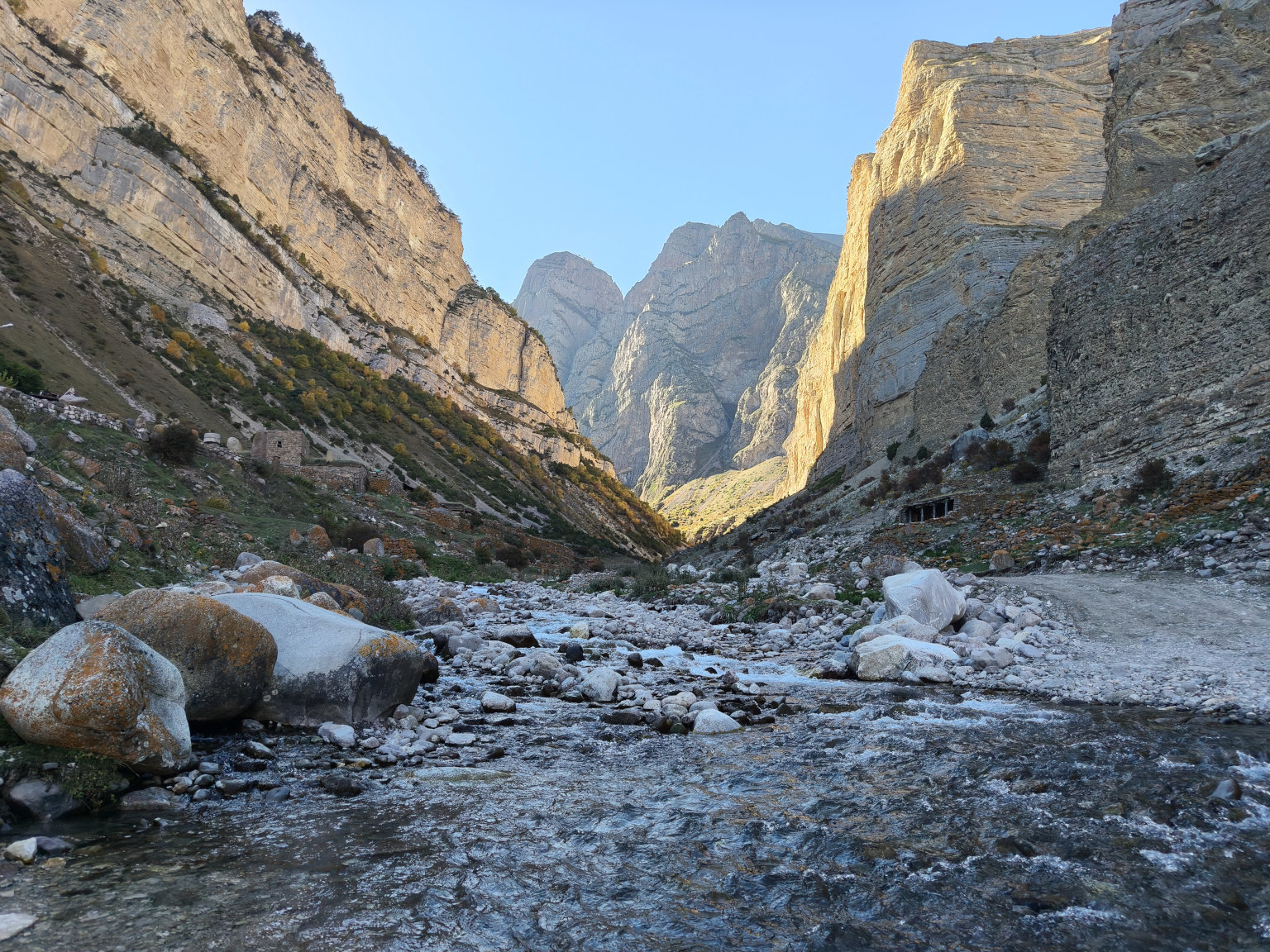 Экскурсия на Чегемские водопады, озеро Гижгит, перевал Актопрак Экскурсия на Чегемские водопады, озеро Гижгит, перевал Актопрак