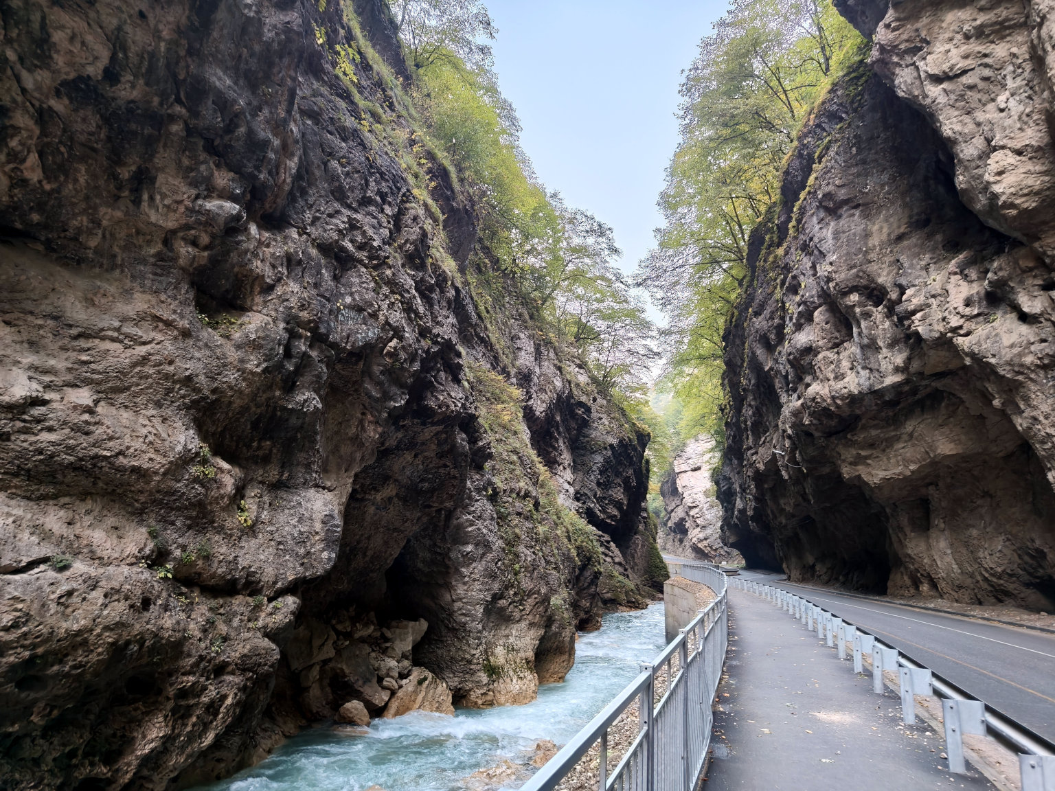 Экскурсия на Чегемские водопады, озеро Гижгит, перевал Актопрак Экскурсия на Чегемские водопады, озеро Гижгит, перевал Актопрак