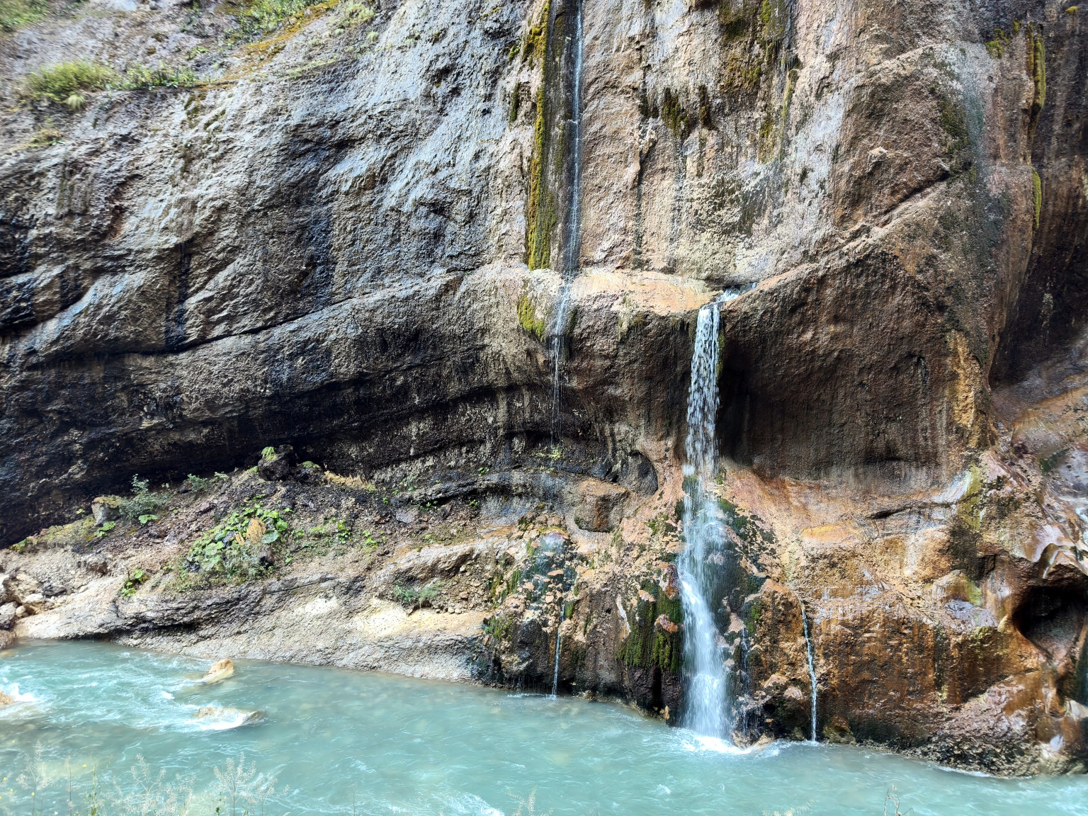 Экскурсия на Чегемские водопады, озеро Гижгит, перевал Актопрак Экскурсия на Чегемские водопады, озеро Гижгит, перевал Актопрак