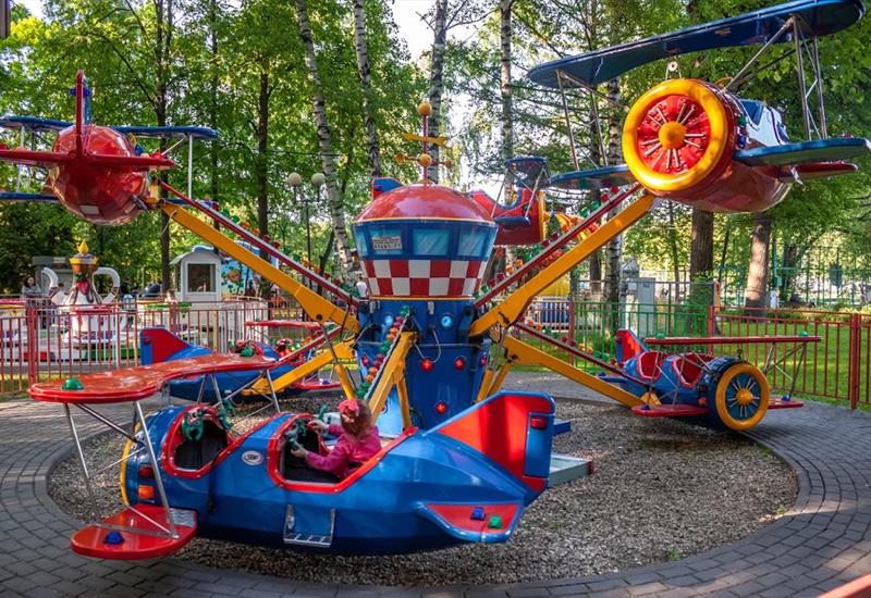ТОП-25 парков аттракционов в Москве: с каруселями, веревочные, для малышей