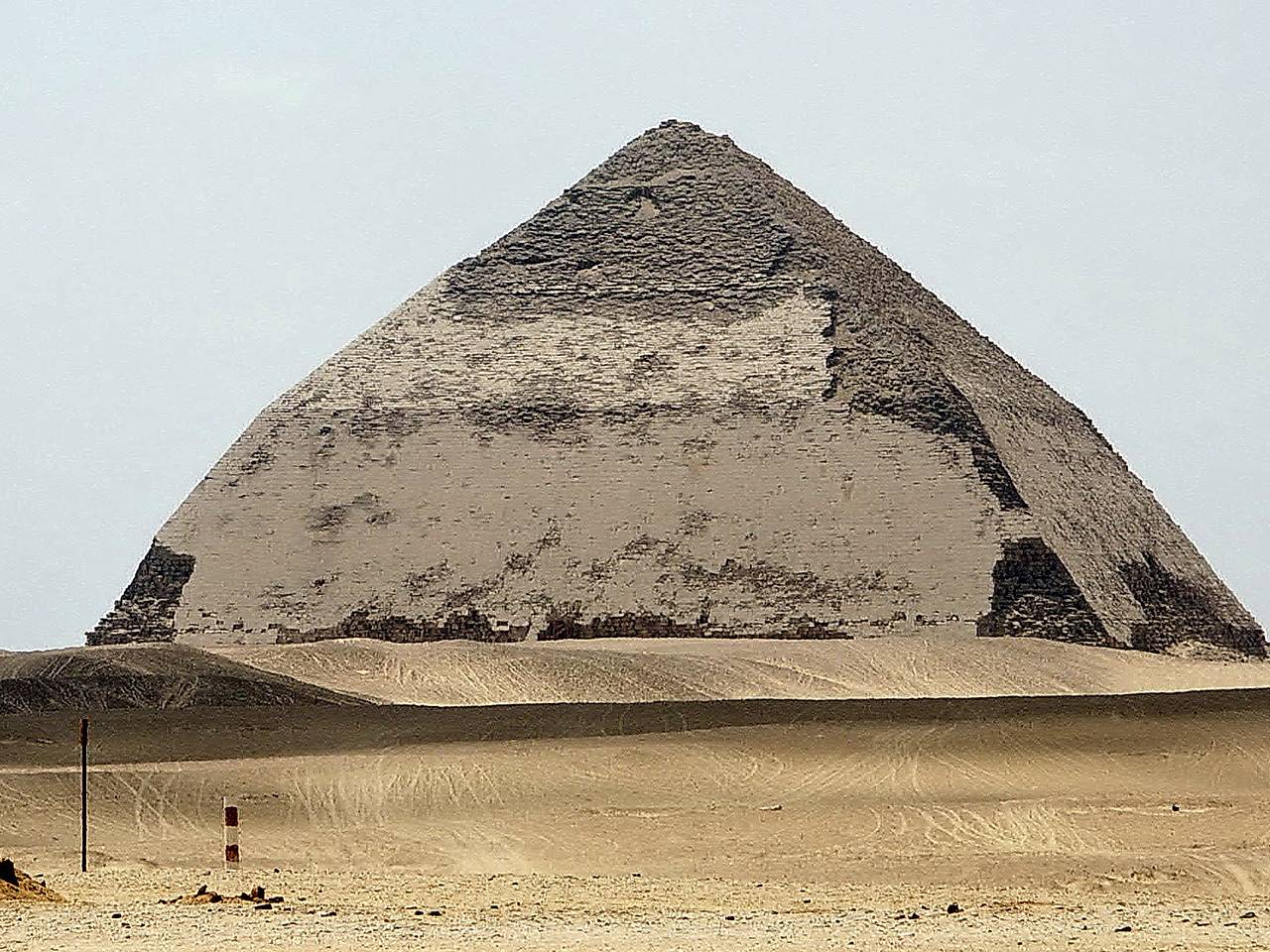 Туристка провалилась внутрь 4000-летней египетской пирамиды