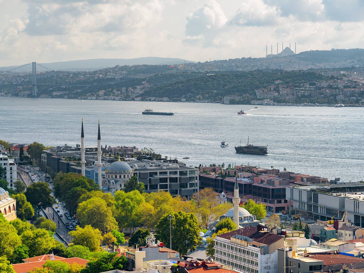 Сотни россиян застряли на лайнере из-за отказа Турции в швартовке