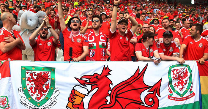 Потерянный плюшевый слоник путешествует по миру