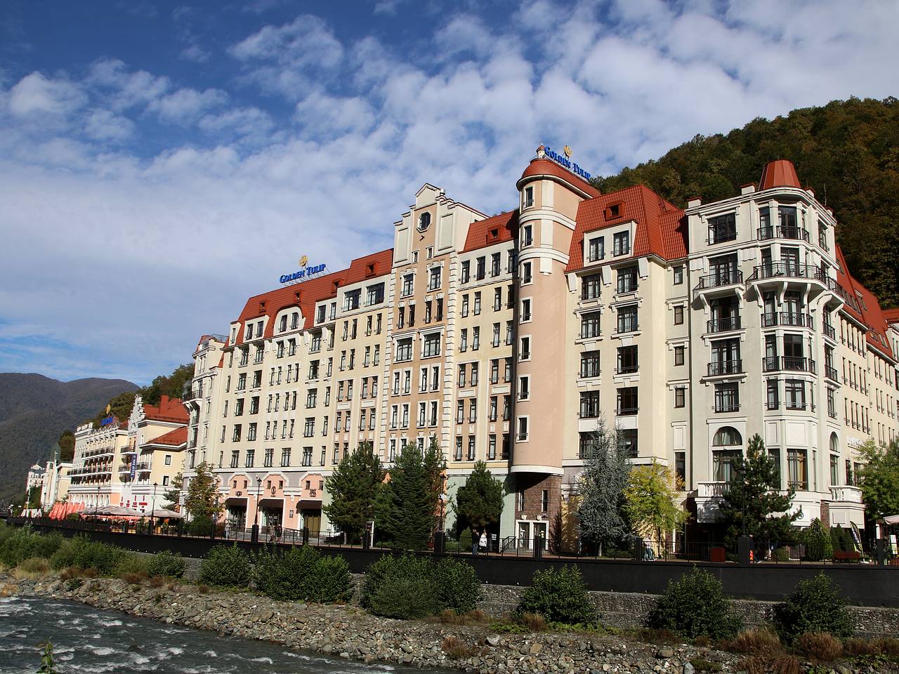 Россиянам разрешили заселяться в отели по загранпаспорту