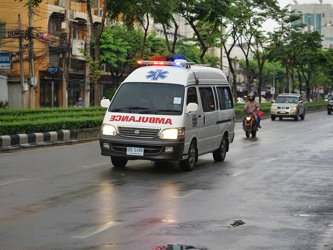 Экскурсионный автобус с россиянами упал с холма в Таиланде