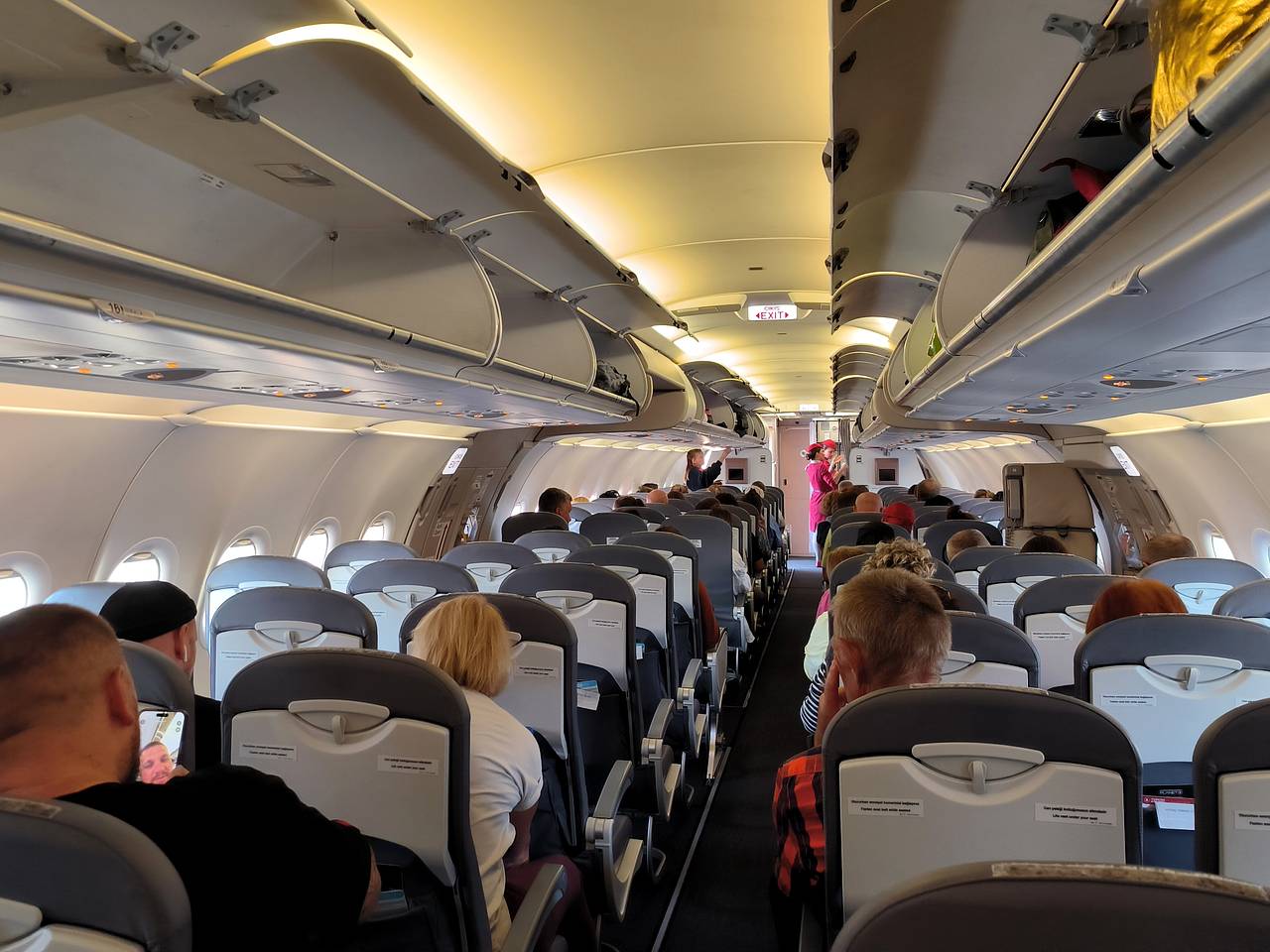 Женщина на рейсе из Москвы «подзадолбалась», чуть не «добила бычок» и оказалась на отдыхе