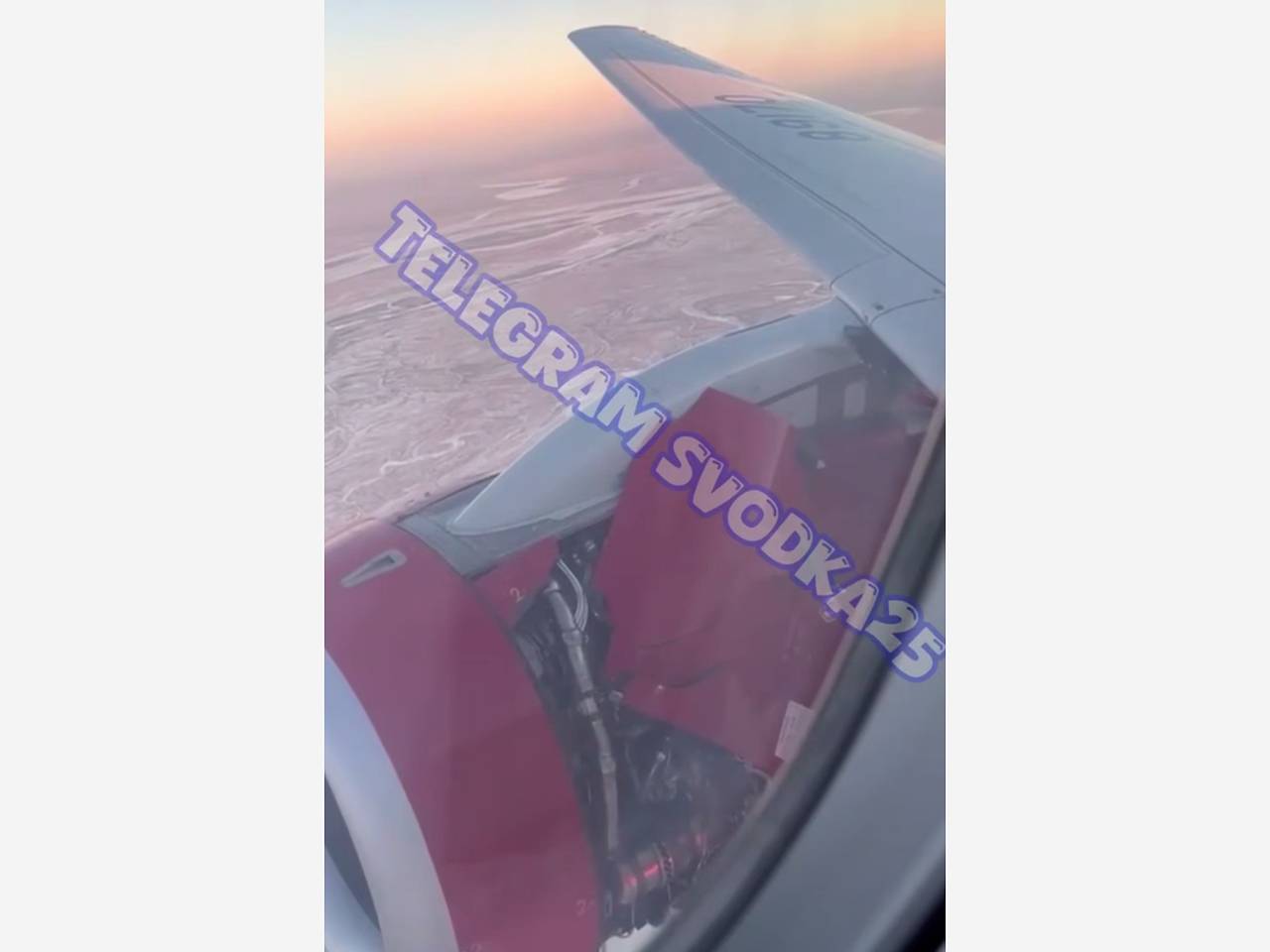 Отлетевшая обшивка двигателя Superjet с десятками пассажиров на борту попала на видео