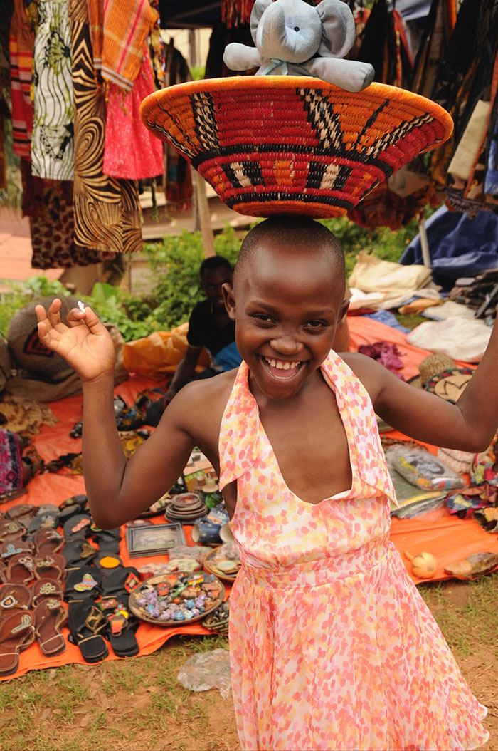 Потерянный плюшевый слоник путешествует по миру