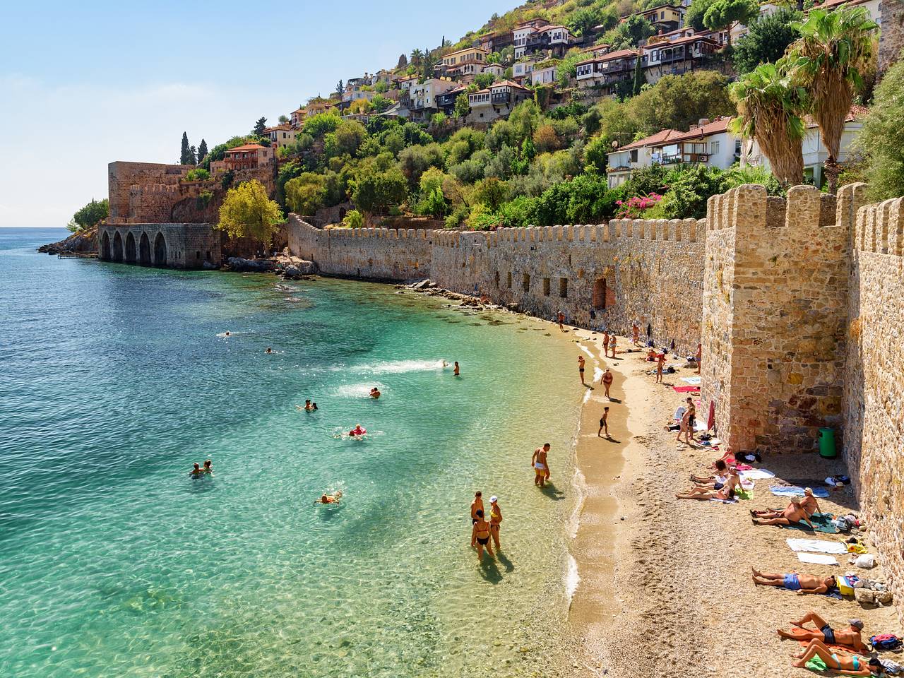 Россиянка поехала на отдых в Турцию в одиночестве и была найдена бездыханной в отеле