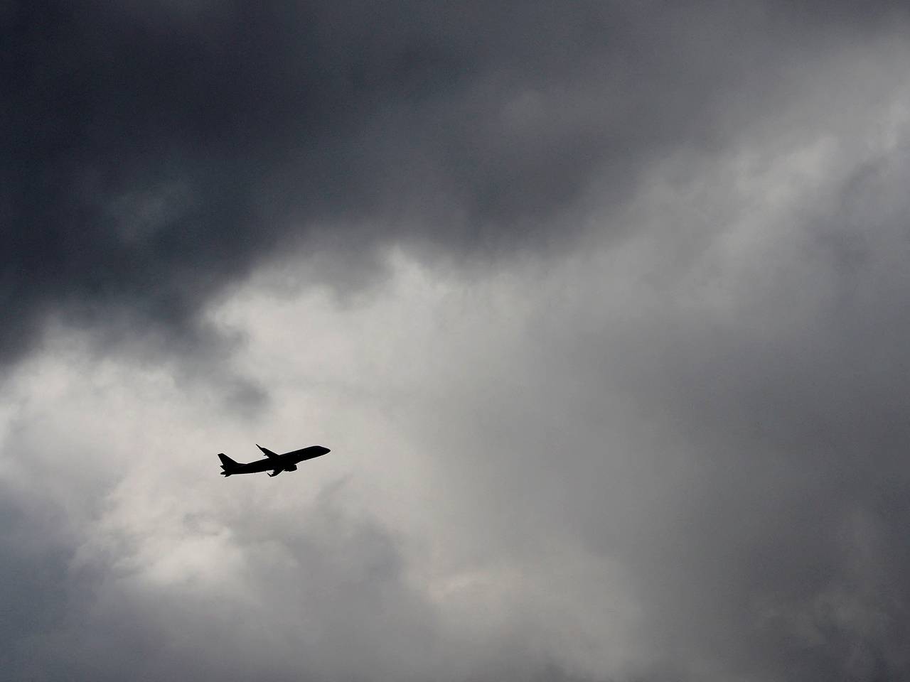 Самолет со 177 пассажирами развернулся в небе после взлета из-за неисправности