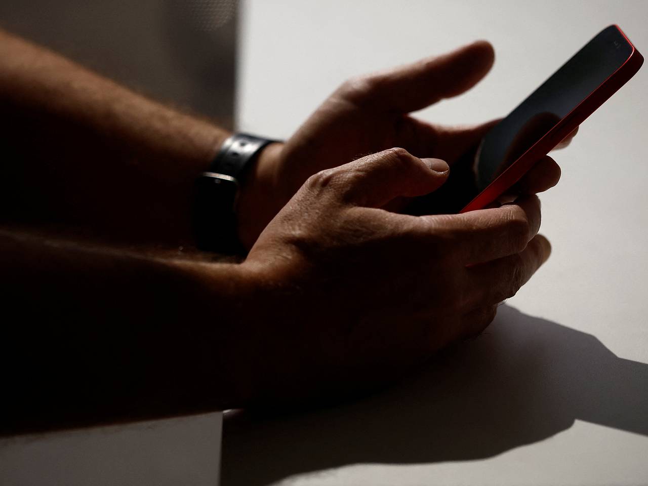 Российские сим-карты начали блокировать во время отдыха за границей