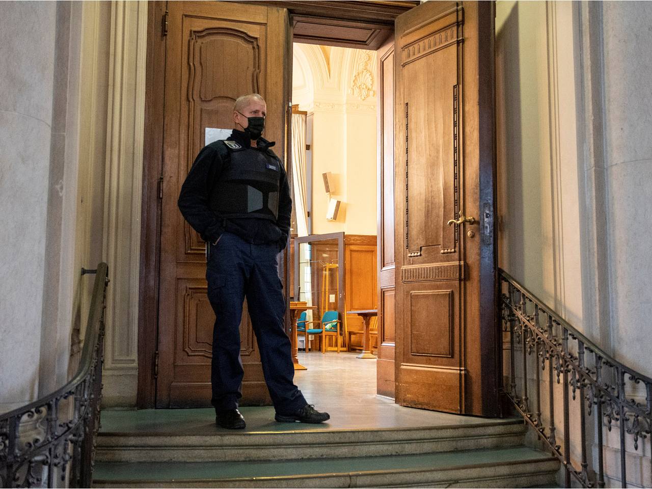 Подросток перерезал горло туристу у мемориала Холокосту в Европе