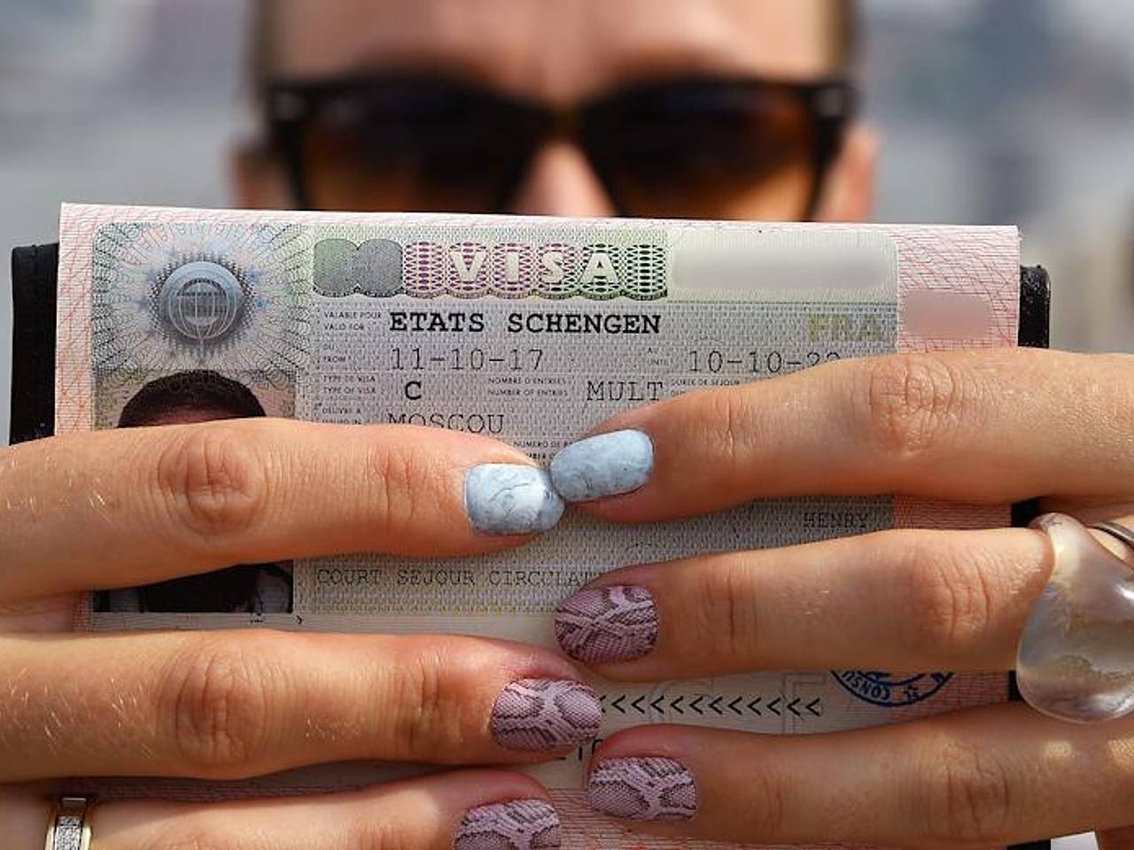 Запрете на выдачу россиянам новых многократных виз