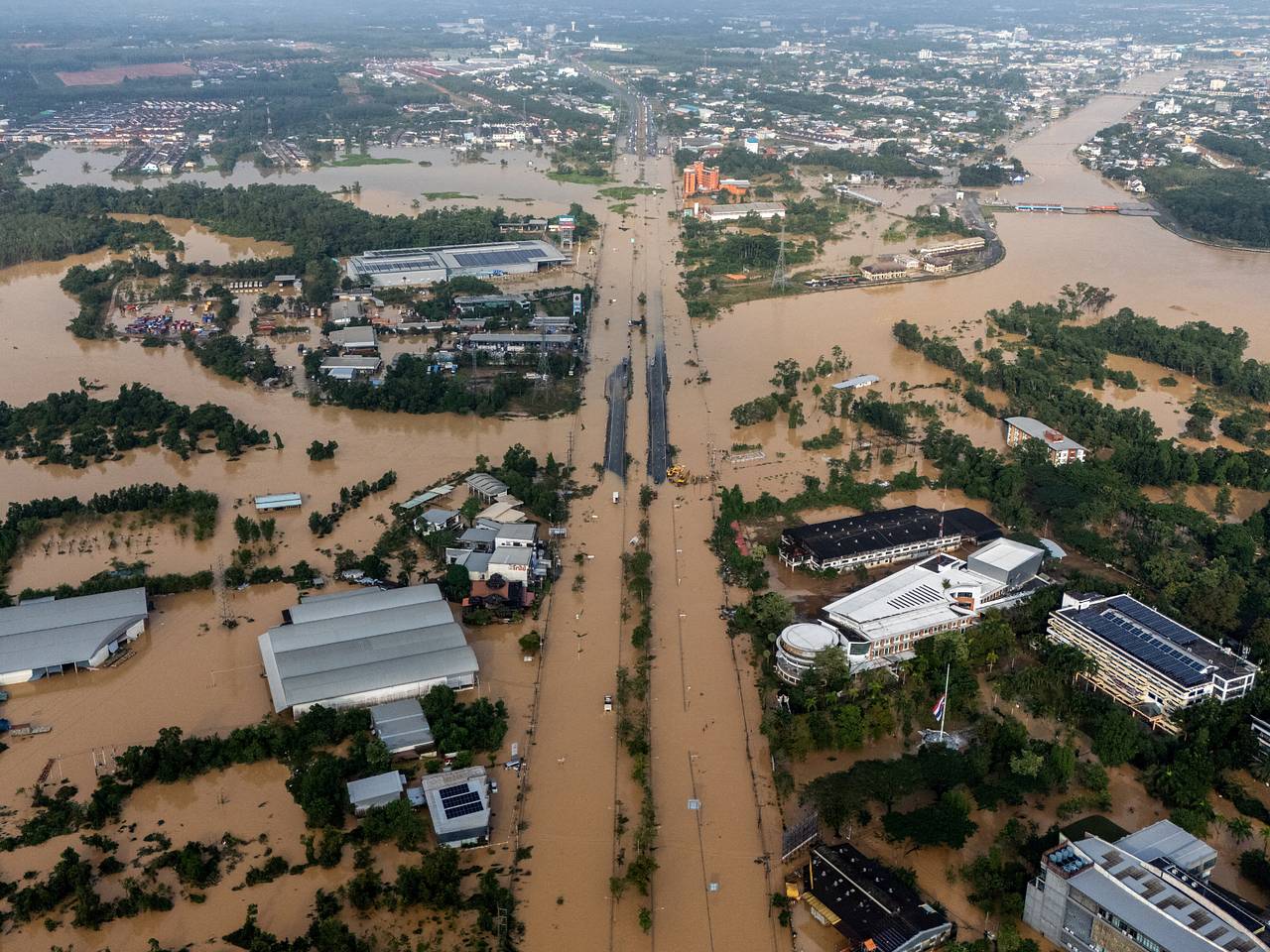 Раскрыта судьба застрявшего в затопленном отеле Таиланда россиянина