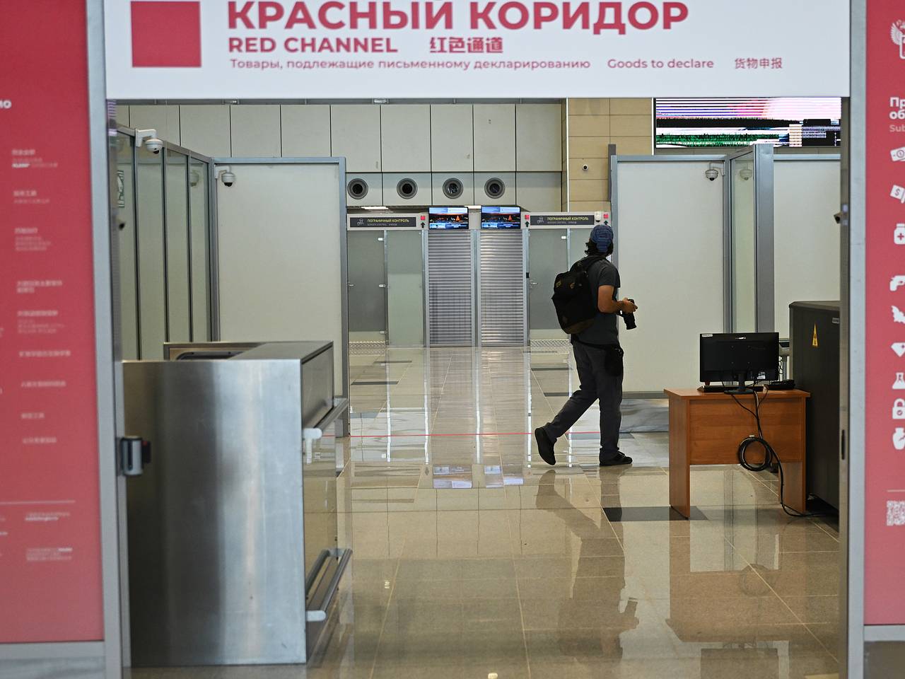 Мужчина решил привезти жене морской огурец и был задержан в аэропорту Москвы