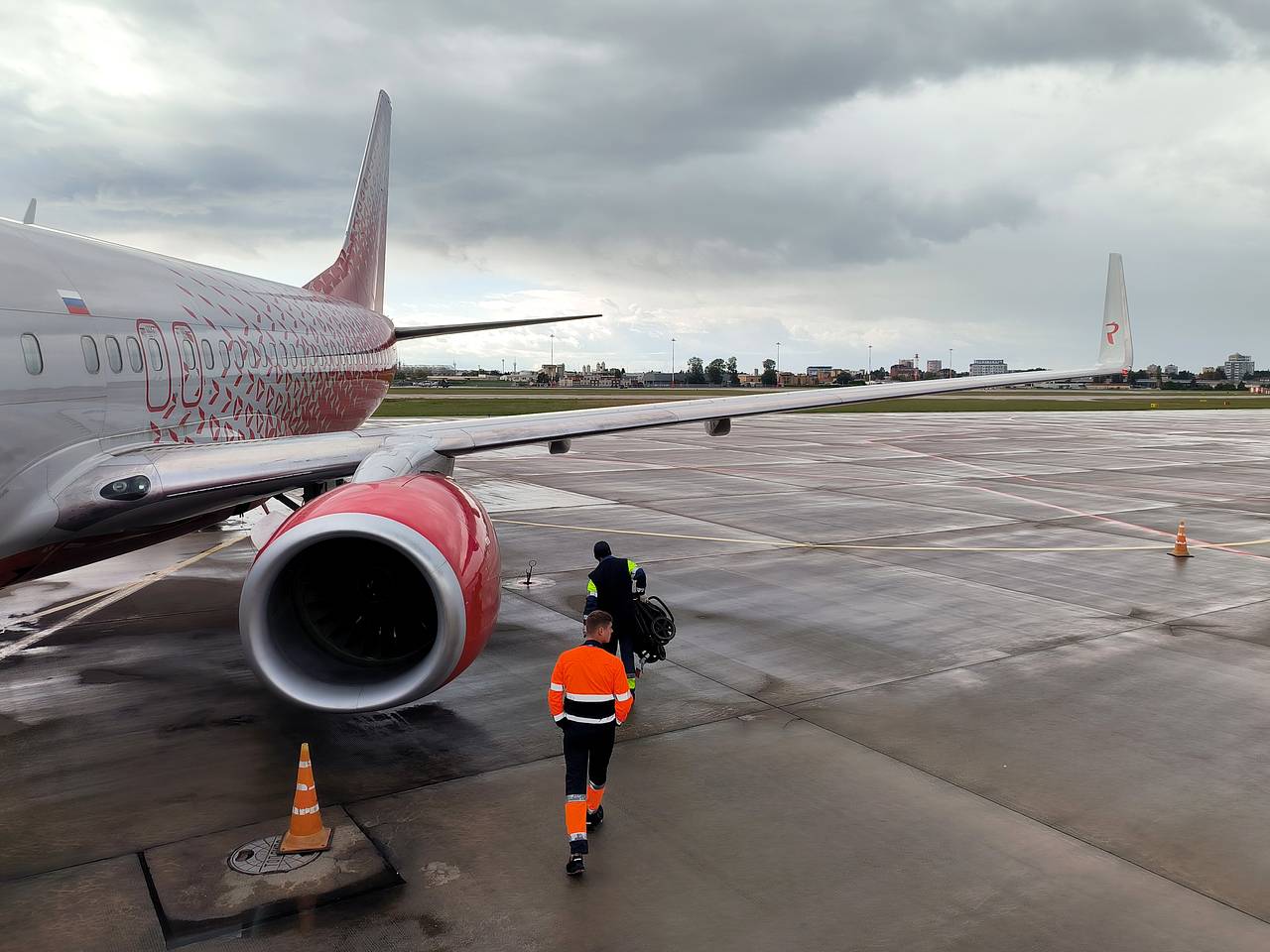 Временные ограничения введены в одном российском аэропорту