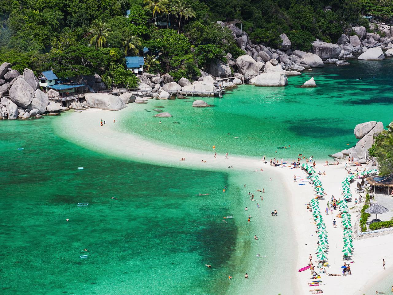 Туристка села на мотоцикл к молодому человеку на курорте Азии и едва не была изнасилована