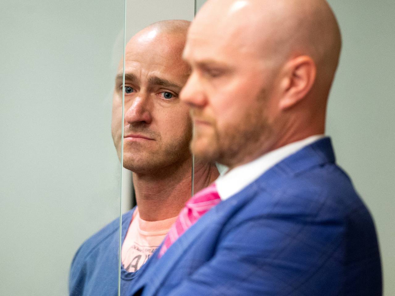 Пытавшийся спровоцировать авиакатастрофу во время рейса пилот избежал тюрьмы