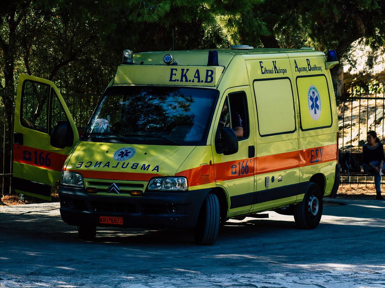 Девочка не выжила после купания в бассейне с дядей на популярном курорте Европы