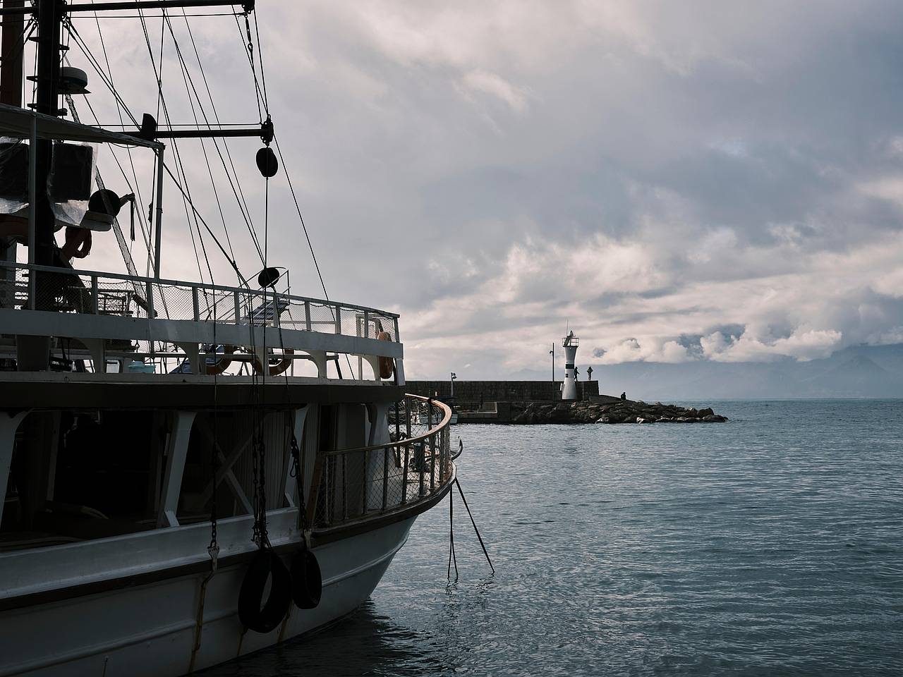 Паром из Турции не смог попасть в Сочи