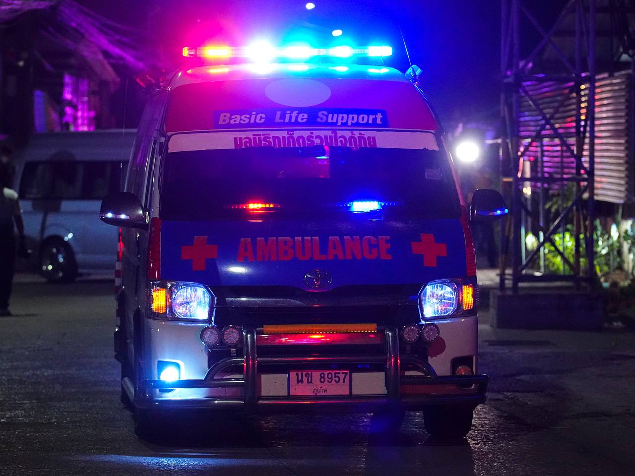 Ревнивый турист застал свою девушку с любовником в номере отеля и покалечил обоих