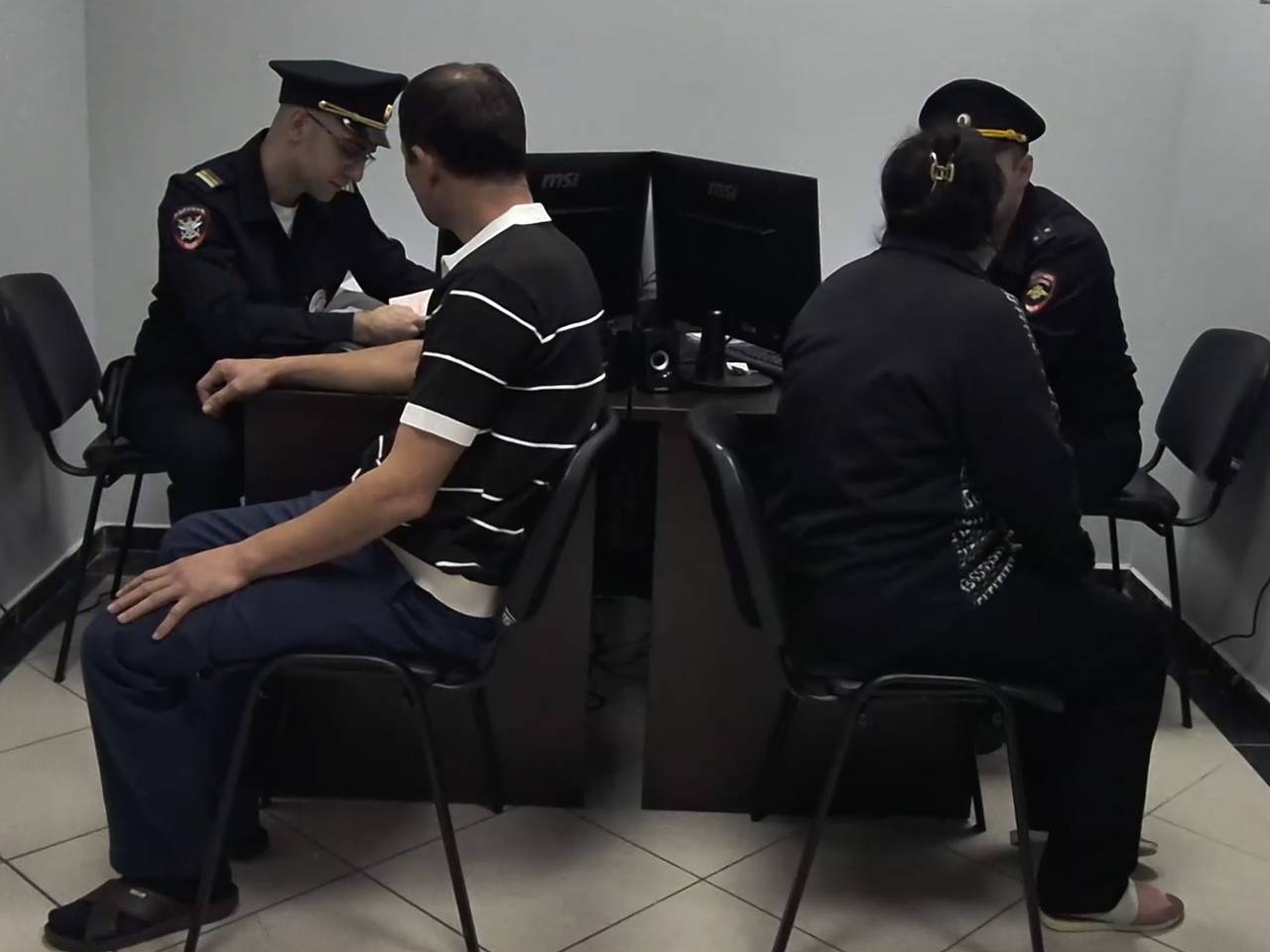 В российских аэропортах заработали пункты миграционного контроля