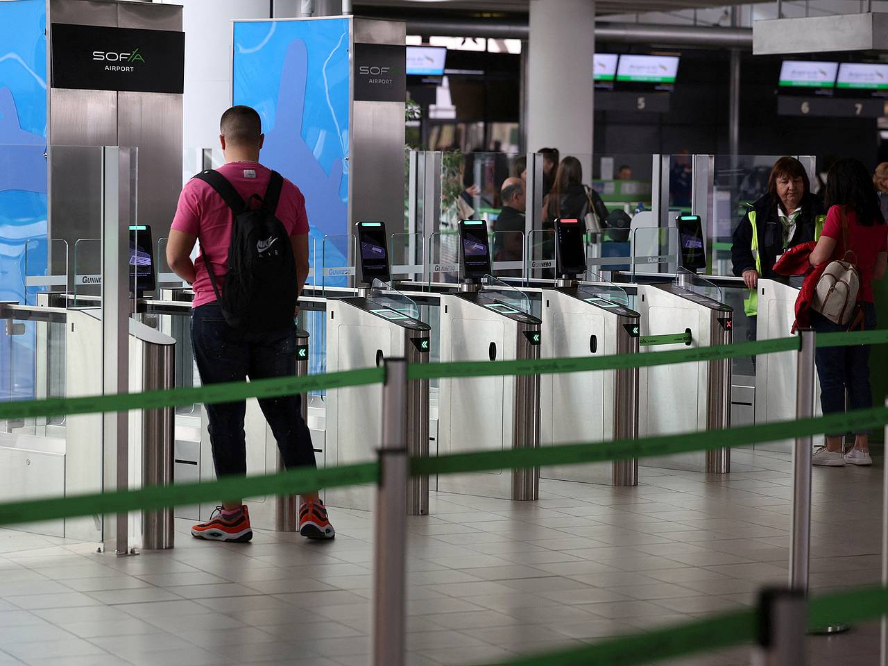 Названы не попавшие под ограничения выдачи шенгенских мультивиз россияне