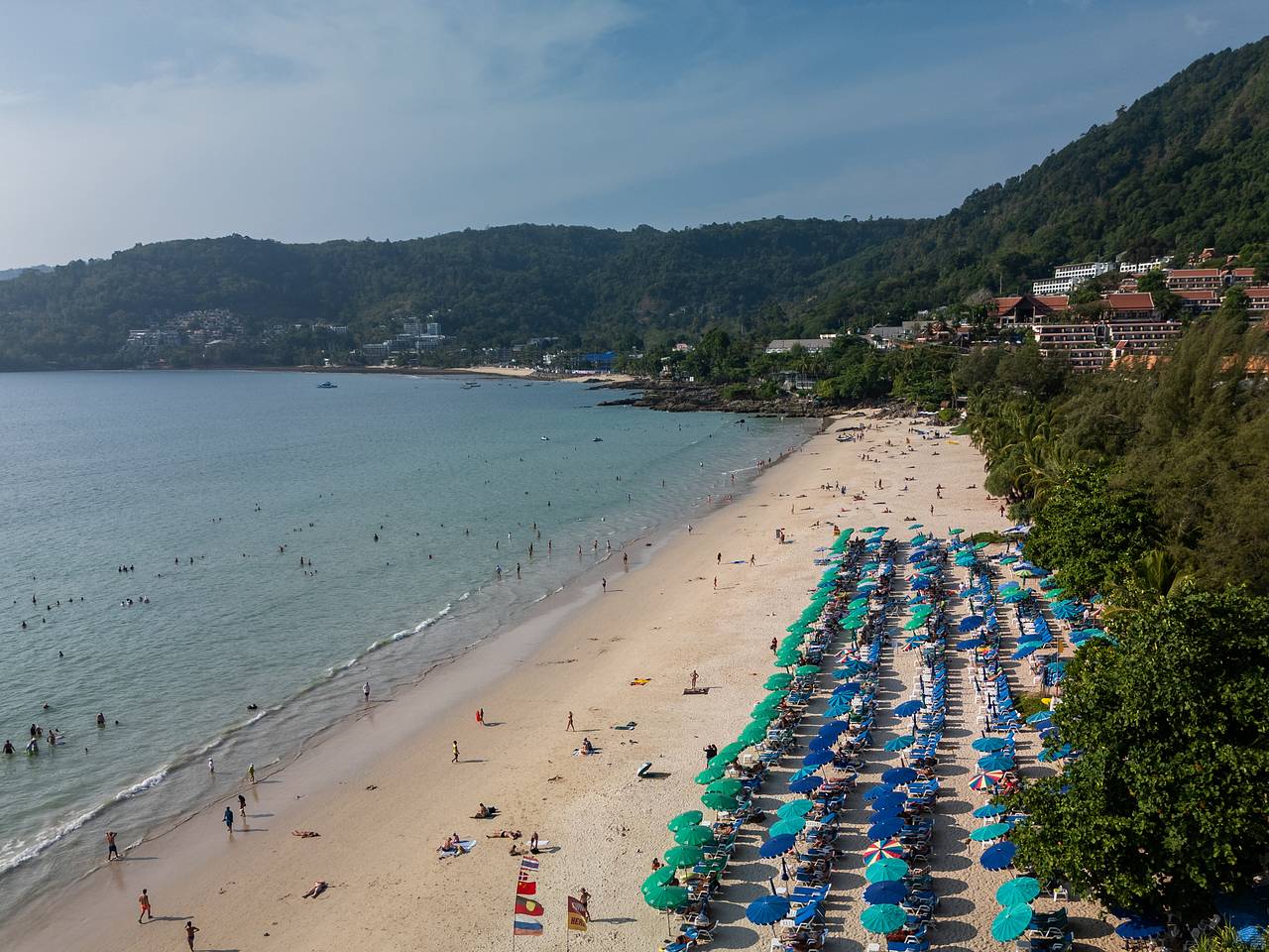 Российский пенсионер решил искупаться в море в Таиланде и не выжил