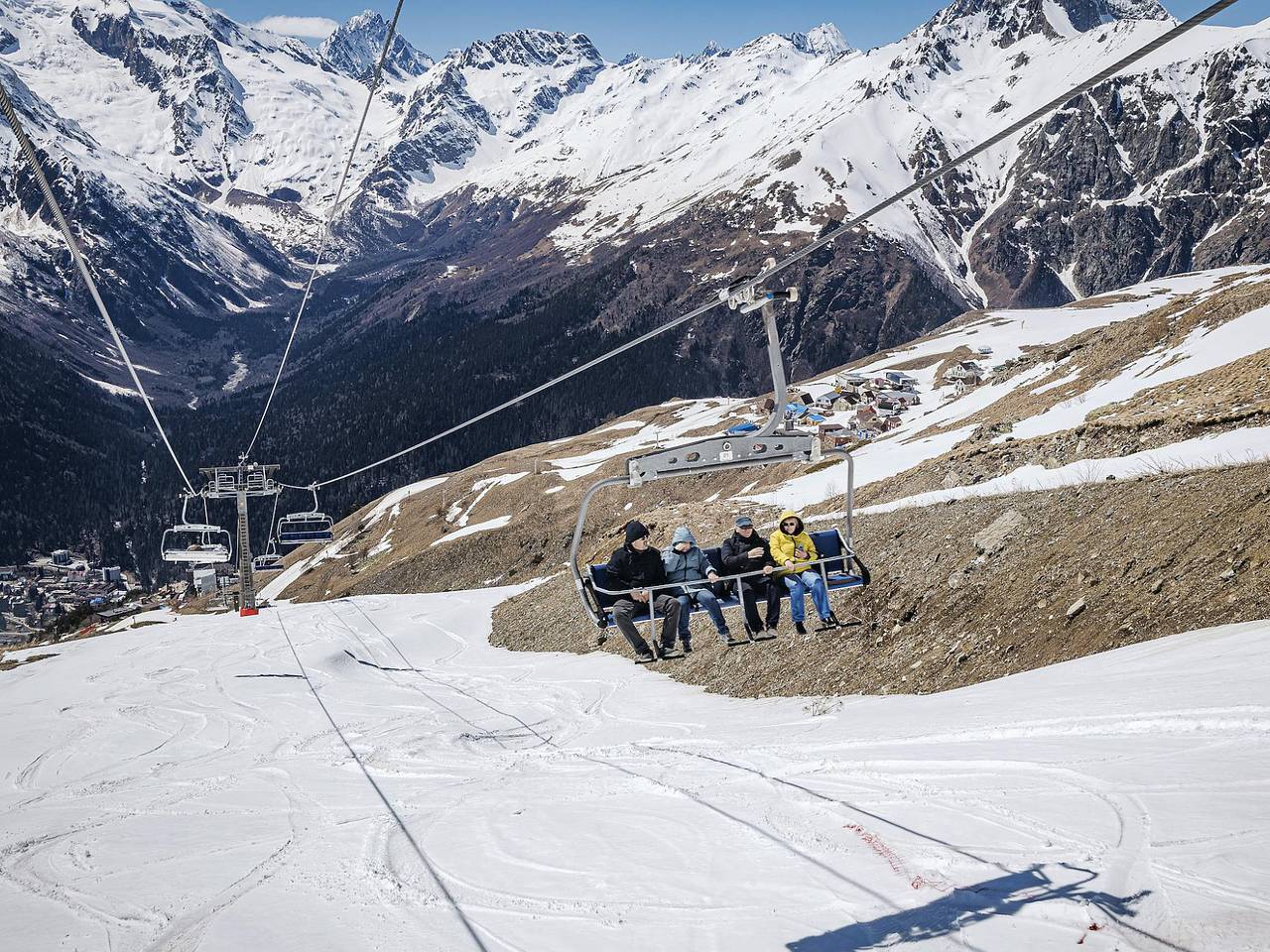 Названы два популярных направления в России для отдыха на зимних каникулах