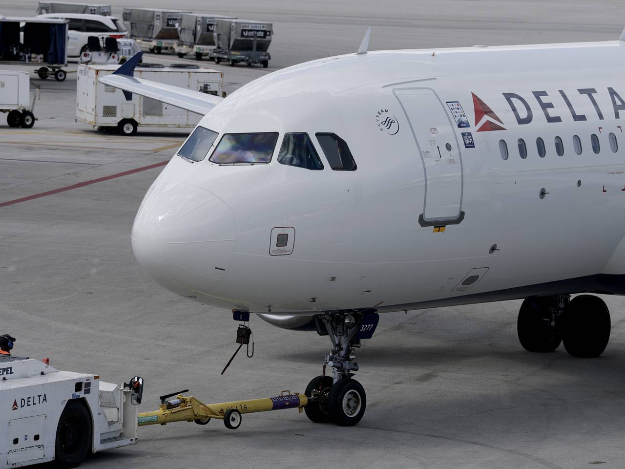 Авиакомпания выгнала инвалида с места возле аварийного выхода и нарвалась на иск