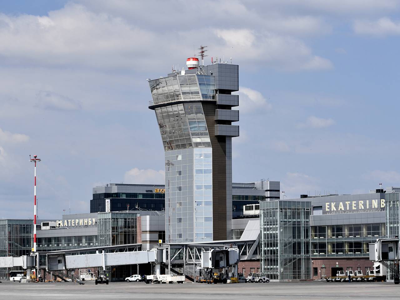 Сотни собиравшихся на Шри-Ланку туристов застряли в России из-за авиакомпании