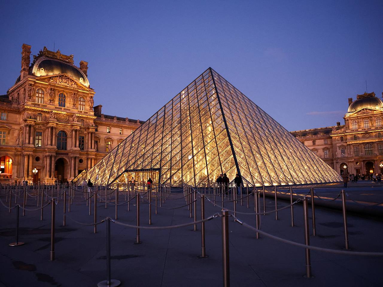 Парижский Лувр поднимет цены для иностранцев