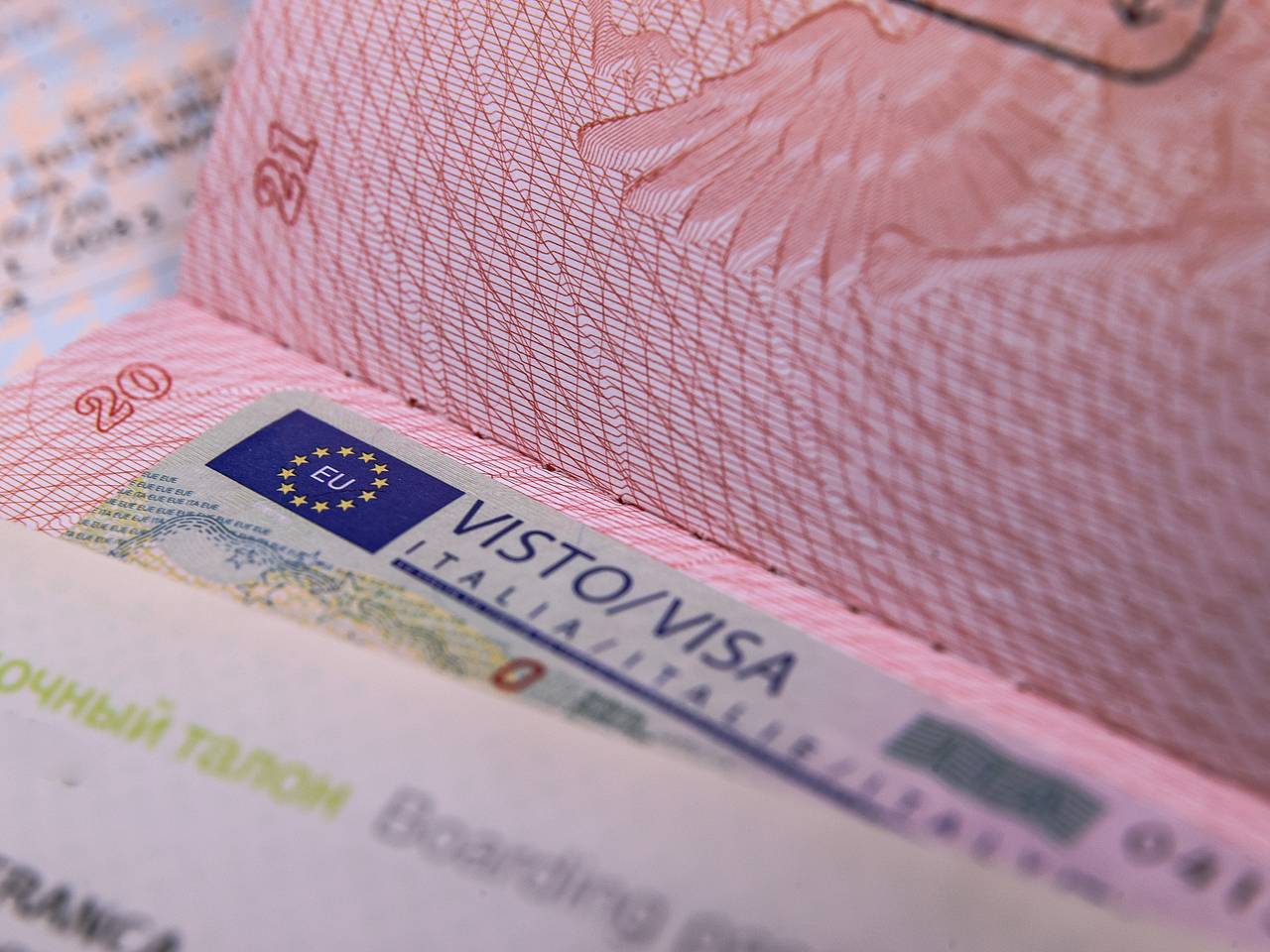 Россия пообещала достойный ответ на запрет ЕК выдавать гражданам страны многократные визы