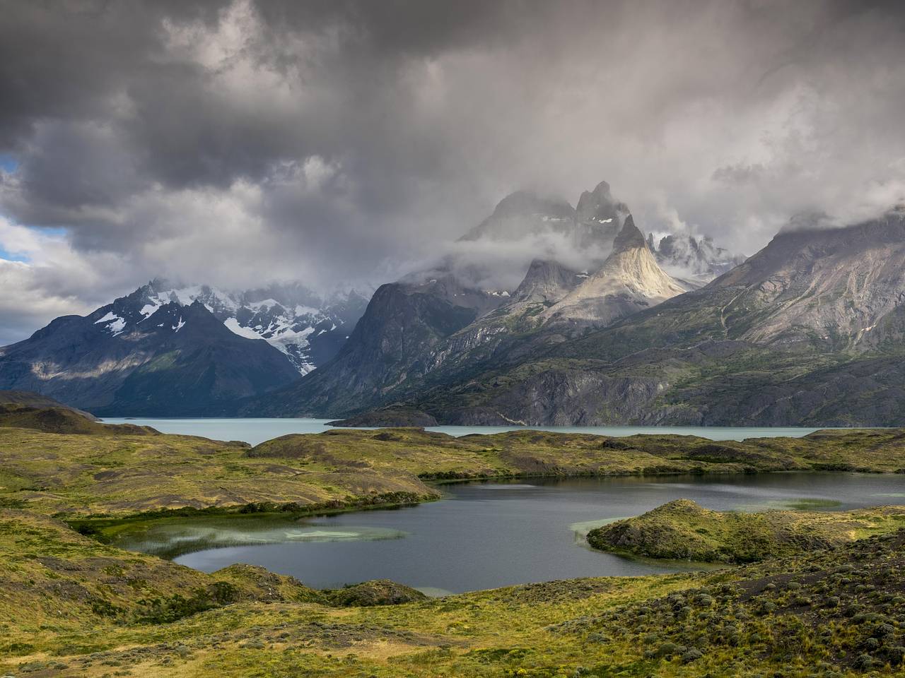 Пять туристов оказались в снежной ловушке в горах Чили и не выжили