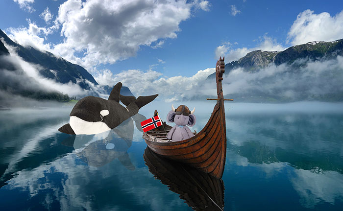 Потерянный плюшевый слоник путешествует по миру