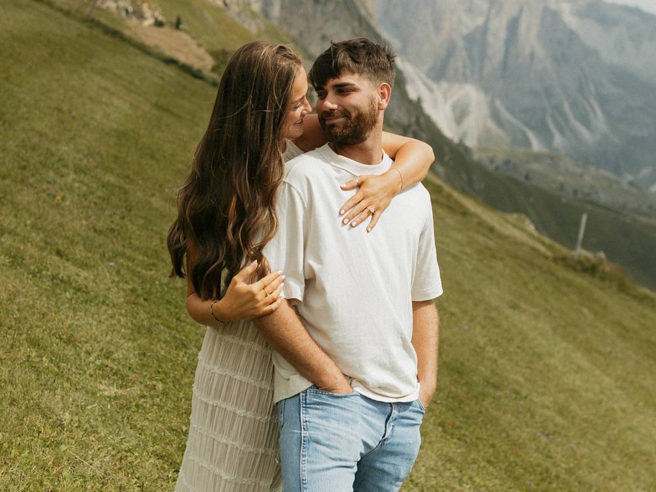 Мужчина почти сорвал свою свадьбу из-за пистолета в багаже и вызвал ярость в сети