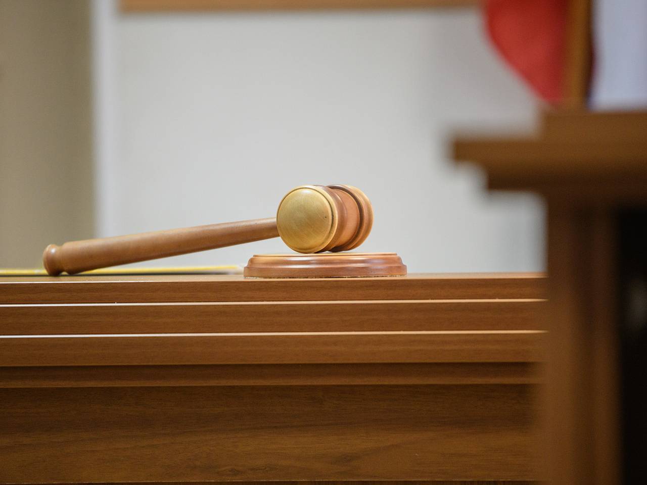 Пьяная россиянка получила срок за поджог тополиного пуха в стране Азии