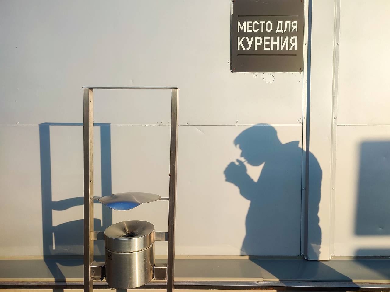 В аэропорту Москвы появились курилки