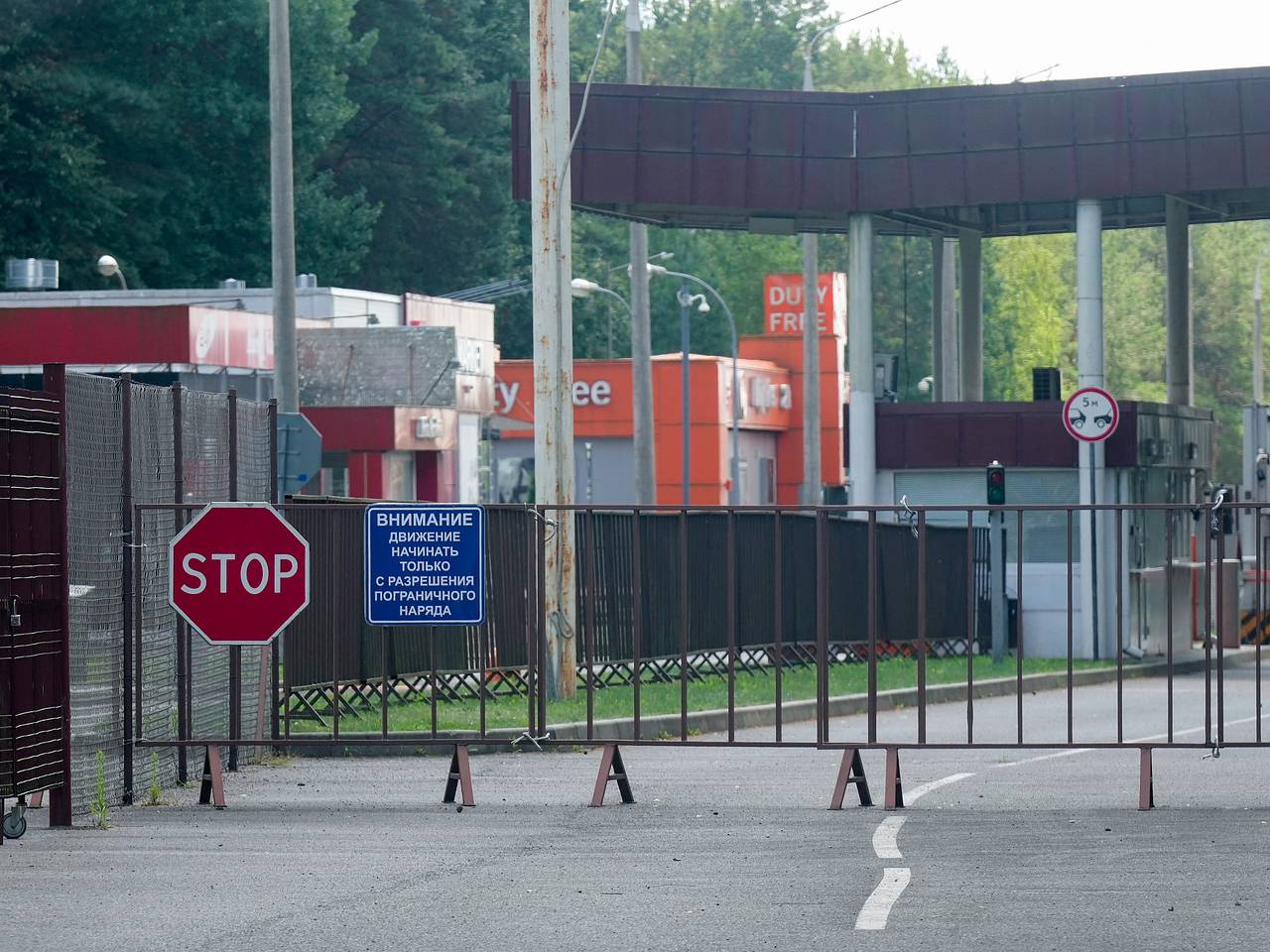 Тысячи автомобилей столкнулись с пробкой на границе Белоруссии и Польши