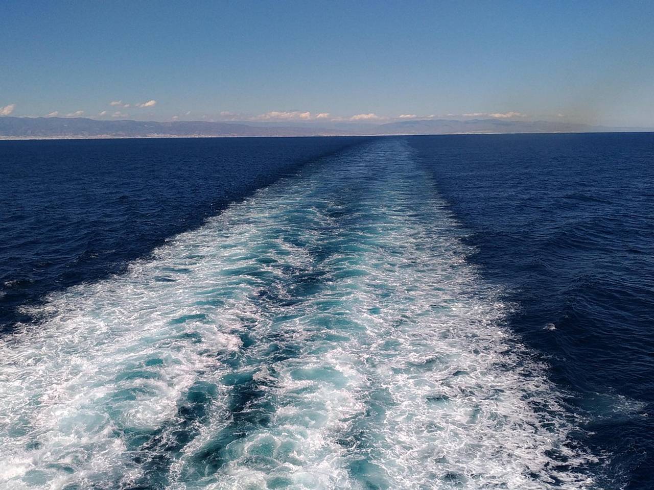 Застрявшие на пароме из Турции россияне поделились подробностями рейса