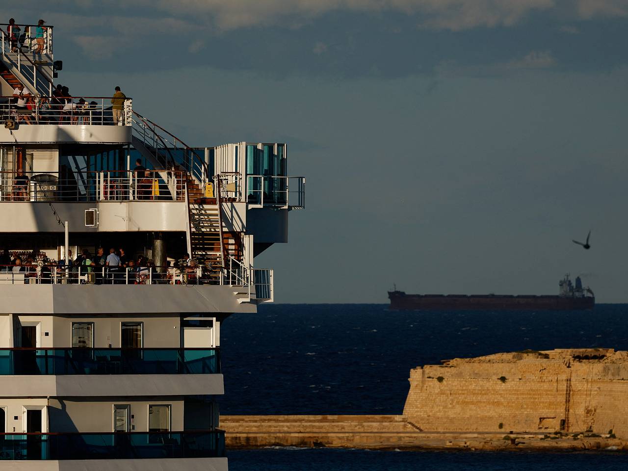 Застрявшим на круизном лайнере в порту Турции россиянам отказали в возврате денег
