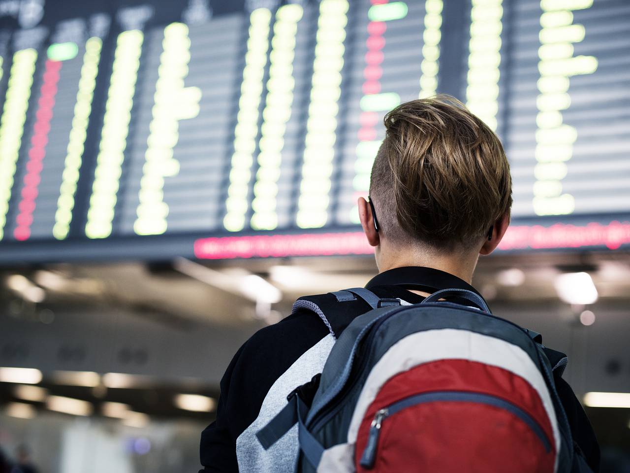 Школьнику запретили сесть в самолет до Таиланда из-за детали в паспорте