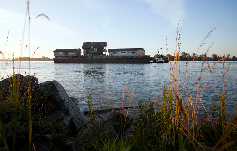 Как в Канаде перевозят дома из города в город Как в Канаде перевозят дома из города в город