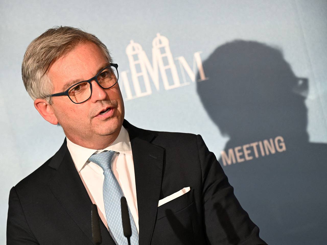 Россиянам назвали доступные для поездок по Европе визы