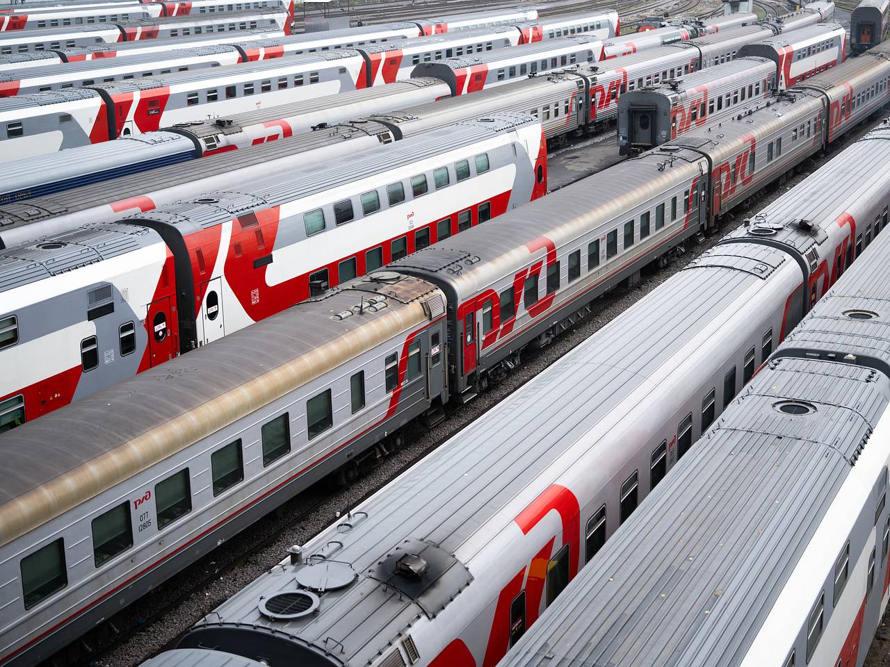 Из-за мощного пожара на железной дороге в России задержаны 10 пассажирских поездов